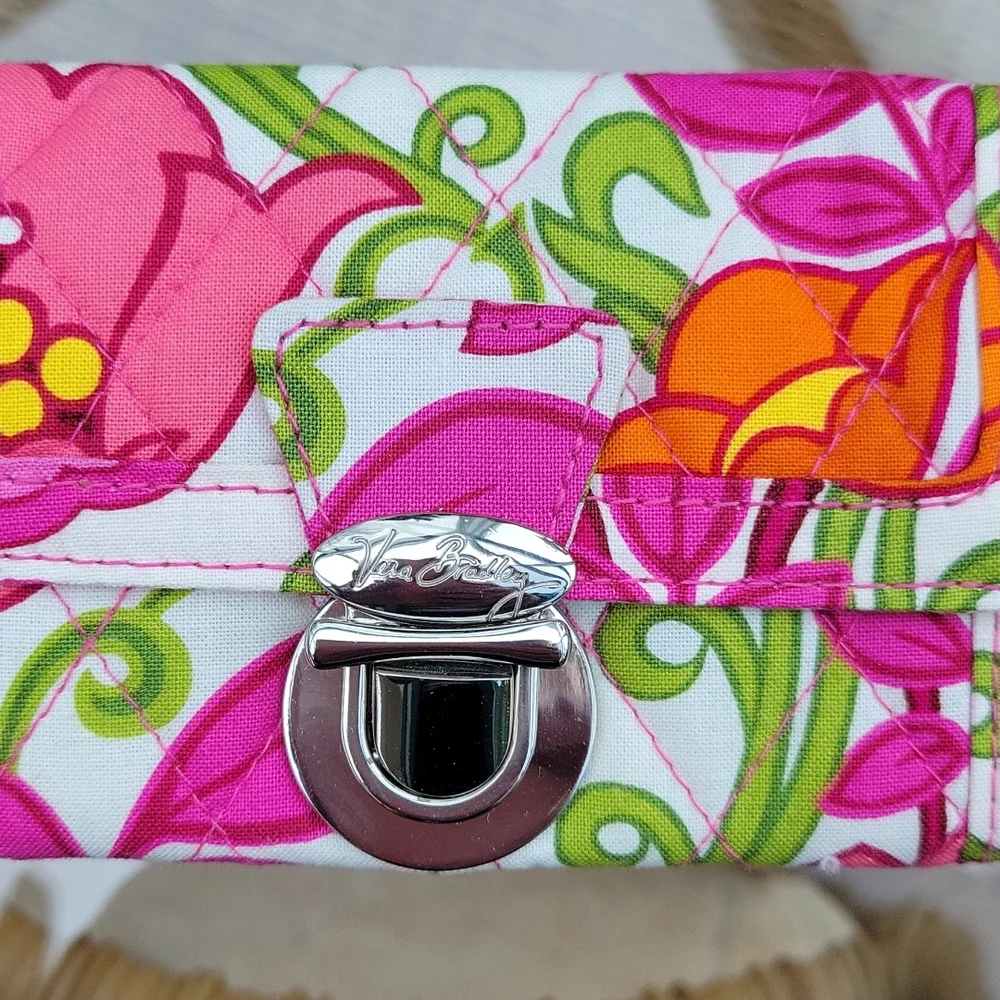 Vera Bradley Lilli Bell small wallet with keychain